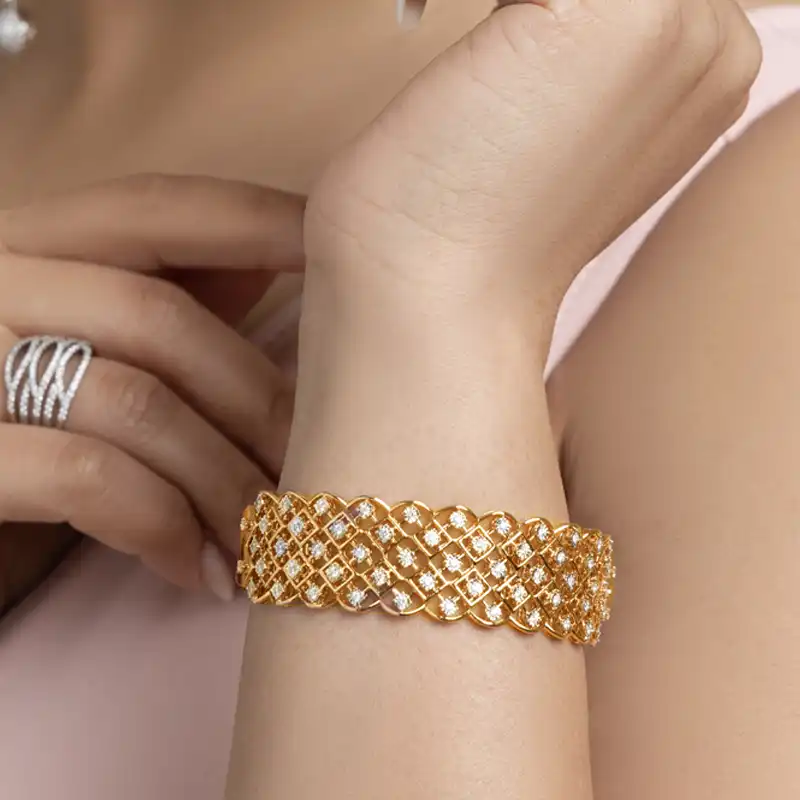 Stunning Yellow Gold bangle with 5 rows of Diamonds